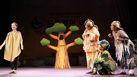 Vở kịch Hàn Quốc thu hút thiếu nhi Hà Nội