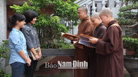 Phong trào xây dựng chùa tinh tiến trong cuộc vận động "Toàn dân đoàn kết xây dựng đời sống văn hóa ở khu dân cư"