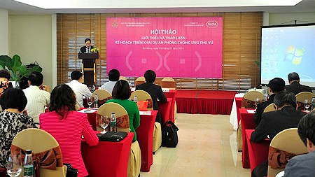 Hội thảo "Nâng cao nhận thức về phòng, chống ung thư vú cho phụ nữ"