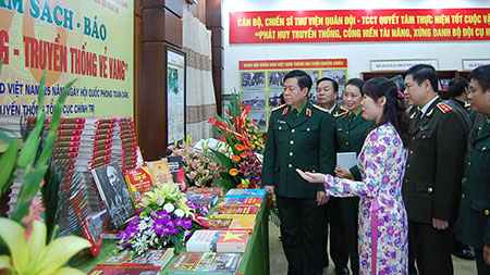 Triển lãm "Quân đội anh hùng - Truyền thống vẻ vang"