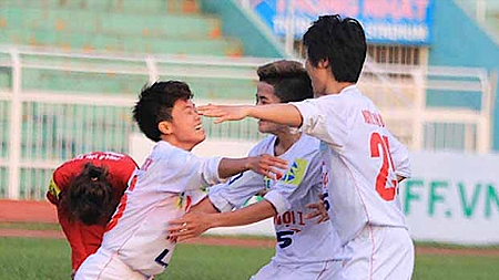 Hà Nội I tiếp tục thắng, Hà Nội II thua trắng trước TKS.VN