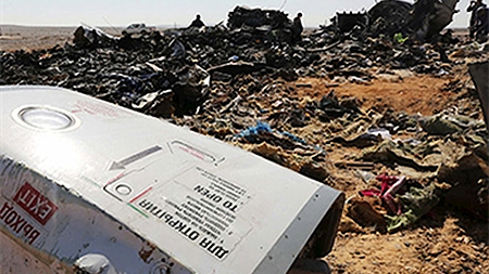 Lực lượng cứu hộ tìm thấy các mảnh vỡ lớn từ thân máy bay A321