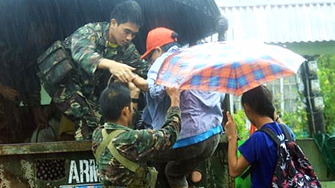 Philippines sơ tán 700.000 người tránh bão Melor