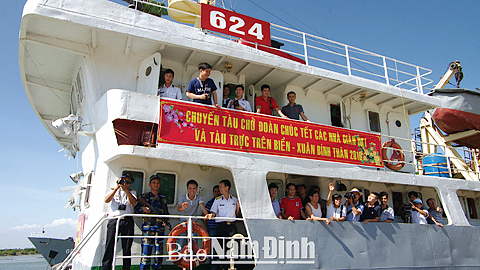 Mang hơi ấm đến đảo xa