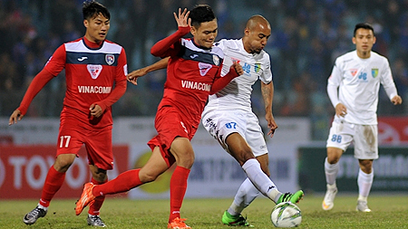 Hà Nội T&T thua trên sân nhà, FLC Thanh Hóa chiếm ngôi đầu