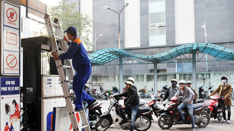 Giá xăng tiếp tục tăng hơn 500 đồng