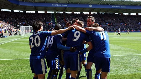 Hòa West Ham 2-2, Leicester bị cản đà tiến