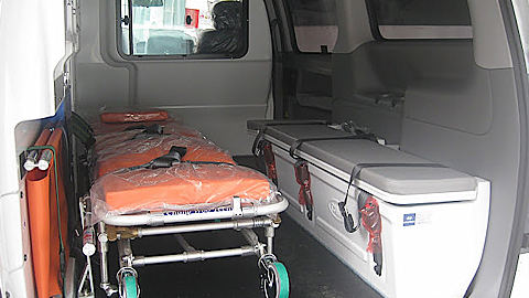 Ấm áp những chuyến xe cứu thương từ thiện