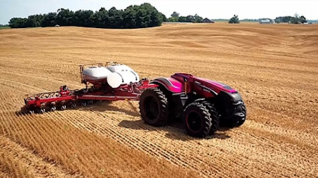 Nông dân ngồi nhà, lái máy kéo cày ruộng bằng máy tính bảng