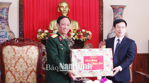 Đồng chí Chủ tịch UBND tỉnh thăm, chúc Tết cán bộ, chiến sĩ Bộ CHQS tỉnh, Công an tỉnh và Ban Trị sự Giáo hội Phật giáo tỉnh