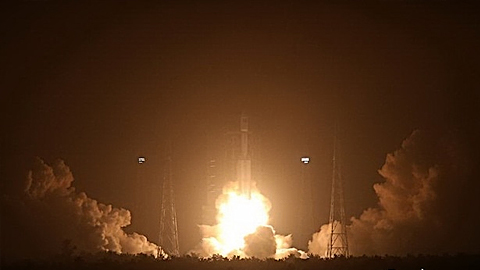 Trung Quốc phóng tàu vũ trụ chở hàng đầu tiên vào quỹ đạo