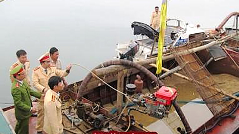 Tăng cường phòng, chống vi phạm pháp luật trong khai thác cát sông