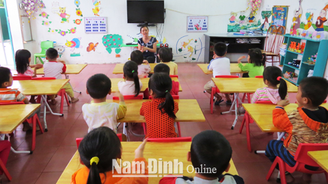 Xây dựng đội ngũ giáo viên mầm non đáp ứng yêu cầu chăm sóc, giáo dục trẻ