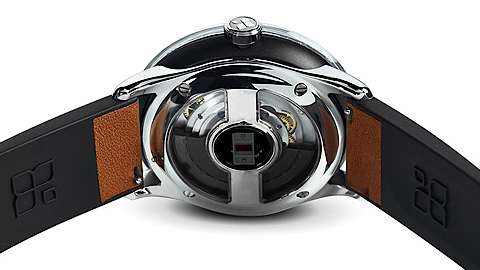 Đồng hồ thông minh tự sạc đầu tiên trên thế giới