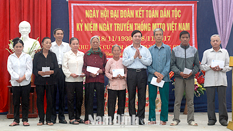 Các đồng chí lãnh đạo tỉnh dự Ngày hội Đại đoàn kết toàn dân tộc tại các địa phương