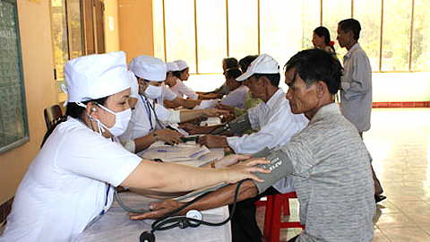 Hút thuốc lá không chỉ hại cho chính bản thân người hút mà còn gây hại cho những người xung quanh