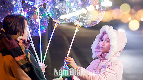 Ẩn họa từ bóng bay phát sáng "Galaxy"