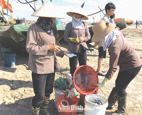 Lao xao chợ cá làng ngư phủ