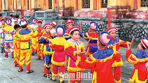 Độc đáo nghệ thuật múa trắc