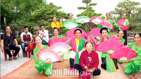 Đội chèo xóm Bắc Hải