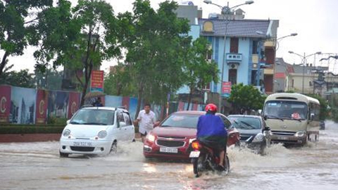 Bao giờ khắc phục tình trạng ngập úng tại đường Trần Hưng Đạo kéo dài?