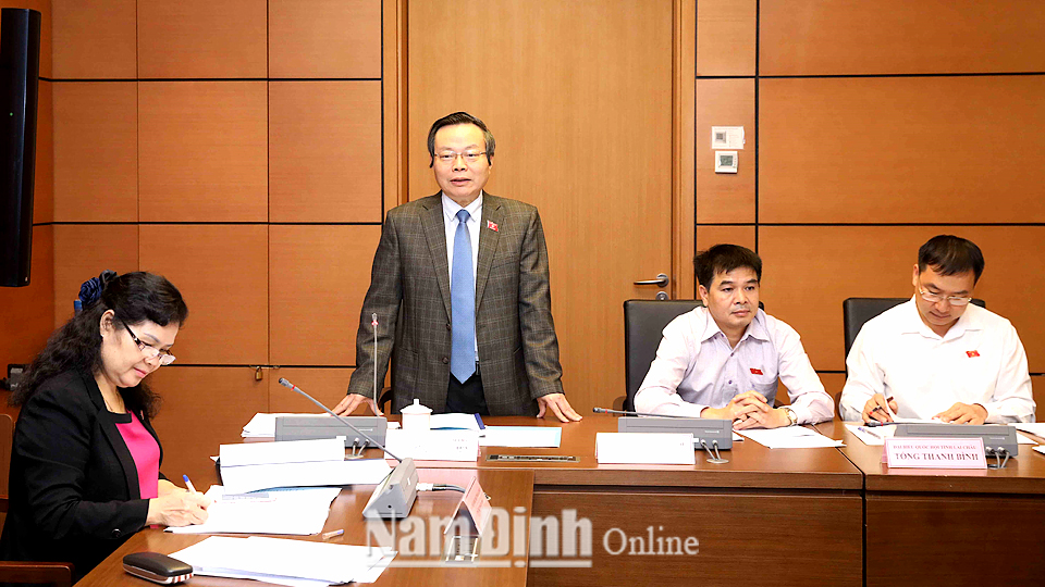 Thông qua Nghị quyết quyết định điều chỉnh kế hoạch đầu tư công trung hạn