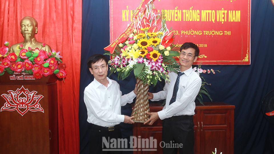 Đồng chí Chủ tịch UBND tỉnh dự Ngày hội Đại đoàn kết toàn dân tộc tại tổ dân phố 20 và 23 phường Trường Thi