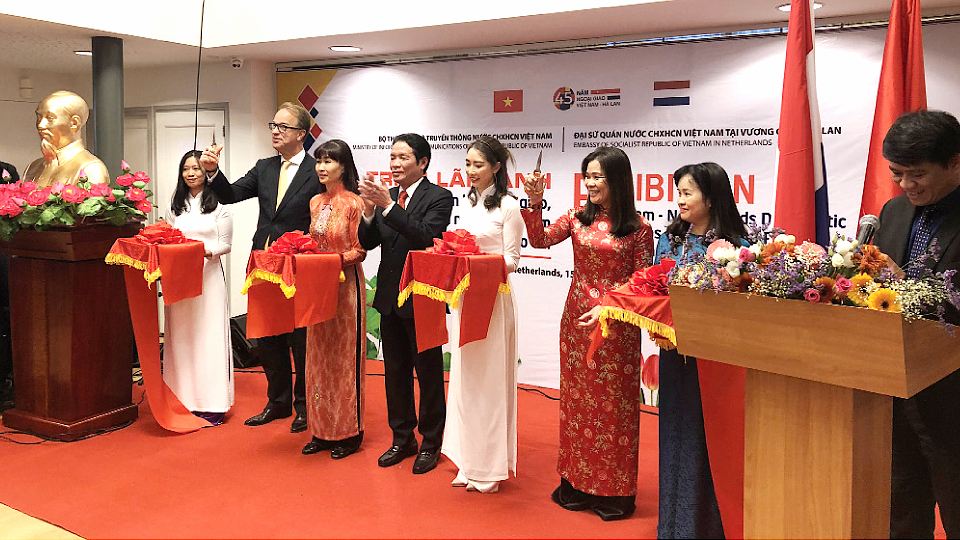 100 bức ảnh tái hiện vẻ đẹp cuộc sống, lao động và phong cảnh quê hương