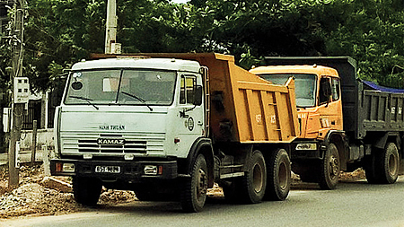 Tăng cường xử lý xe cơ giới hết niên hạn sử dụng và bảo đảm an toàn cho người nước ngoài tham gia giao thông