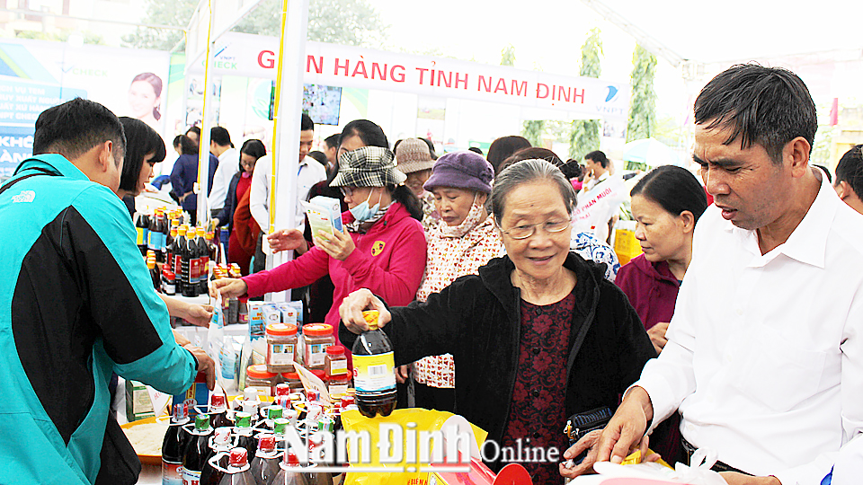 Phát huy vai trò kết nối sản xuất, tiêu thụ nông sản của hợp tác xã