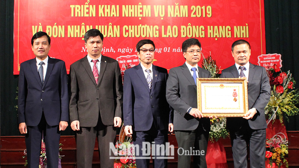 Ban Quản lý các khu công nghiệp tỉnh triển khai nhiệm vụ năm 2019 và đón Huân chương Lao động hạng Nhì