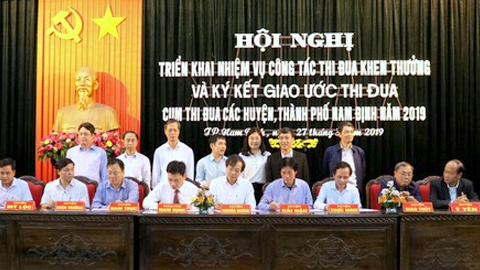 Khối thi đua các cơ quan Đảng và các huyện, thành phố phát động phong trào thi đua năm 2019