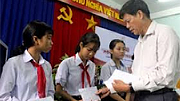 Quỹ học bổng Hoàng Ngân trao gần 6.000 suất học bổng cho học sinh nghèo vượt khó