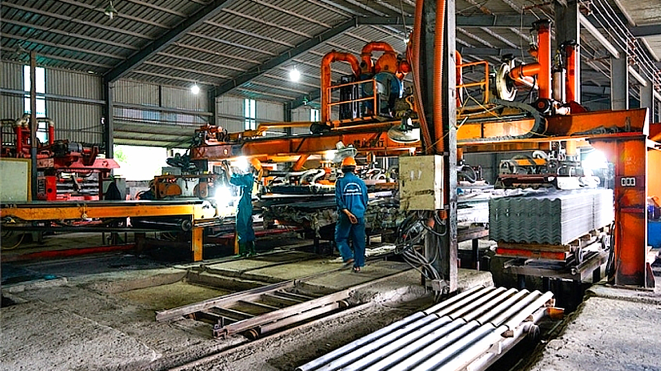 Doanh nghiệp sản xuất tấm lợp fibro xi măng: Cần sớm một quyết định chính thức
