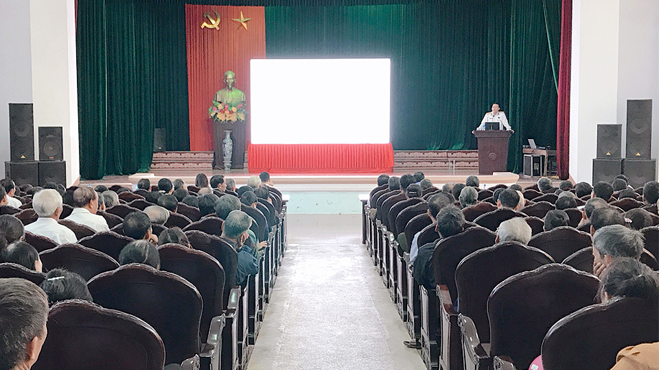 Tuyên truyền bảo vệ chủ quyền về biển, đảo Việt Nam cho hội viên nông dân Giao Thủy