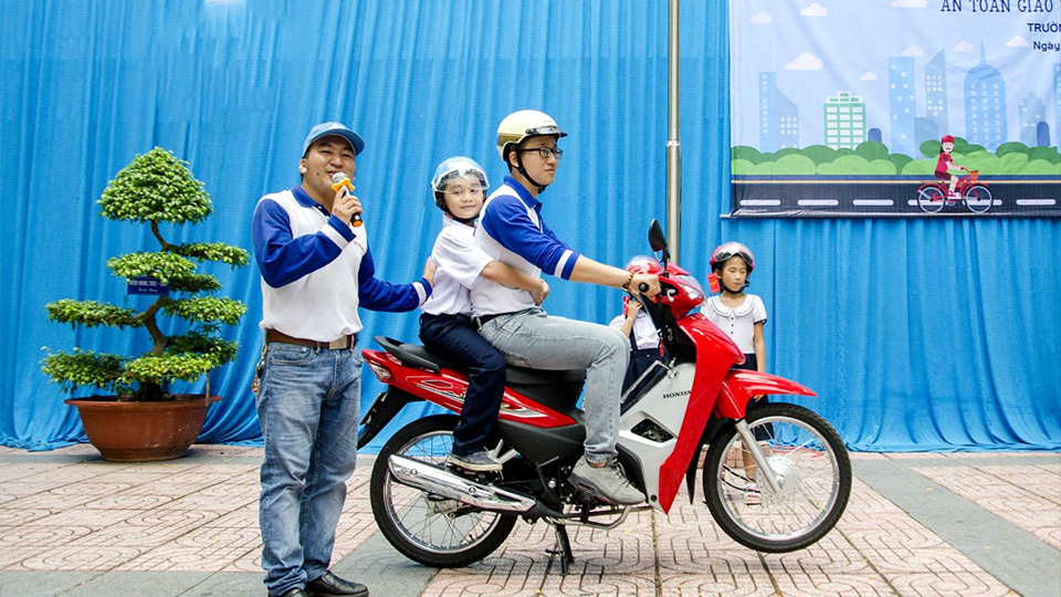 Tập huấn giáo viên và giảng dạy minh họa chủ đề "An toàn giao thông cho nụ cười trẻ thơ" năm học 2019-2020