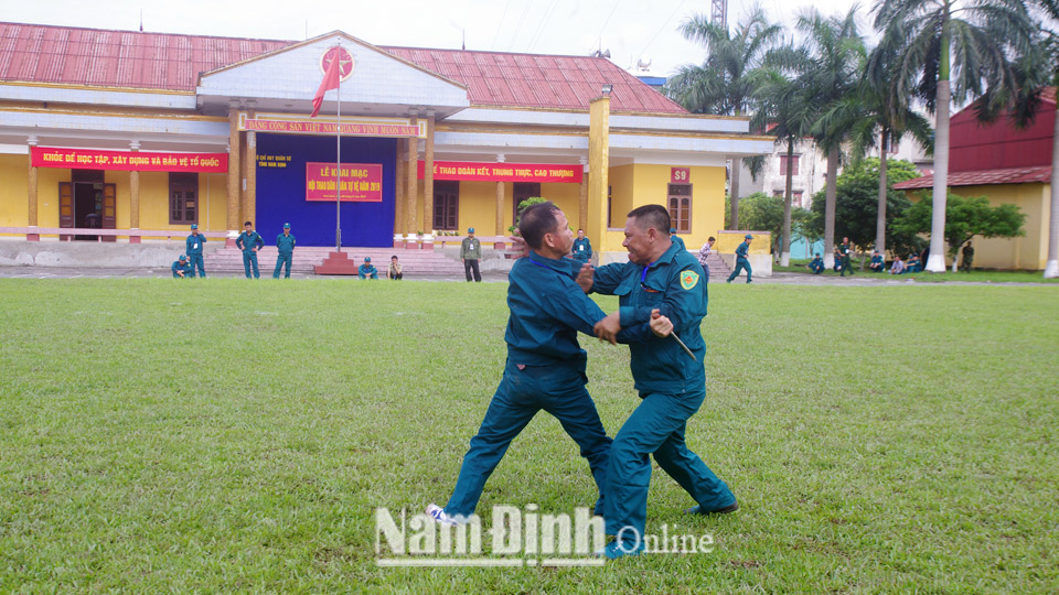 Xây dựng lực lượng dân quân tự vệ biển vững mạnh toàn diện