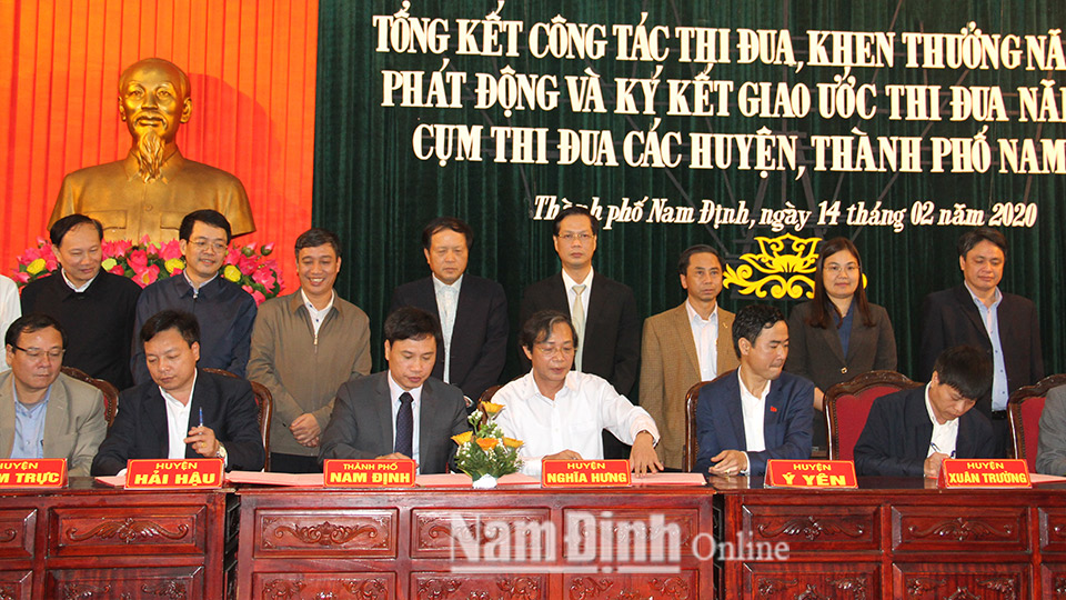 Khối thi đua các huyện, thành phố phát động, ký kết giao ước thi đua năm 2020