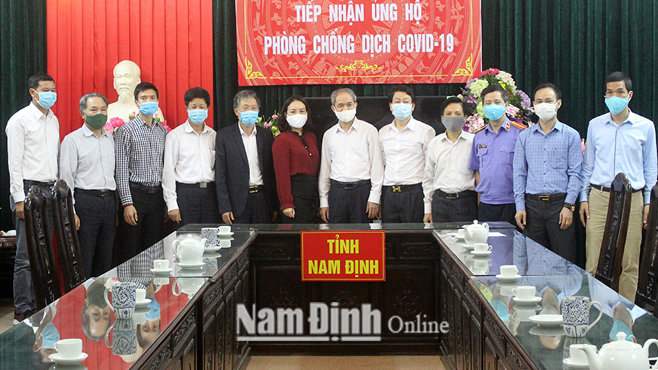 Ủy ban MTTQ tỉnh tiếp tục tiếp nhận ủng hộ phòng, chống dịch COVID-19