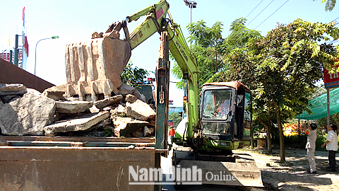 Huyện Nam Trực khẩn trương xử lý vi phạm lắp đặt cột điện trong hành lang an toàn giao thông các tuyến Quốc lộ 21, 21B