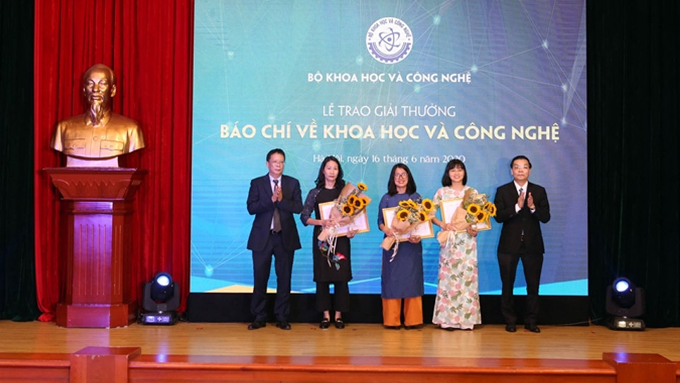 Trao Giải thưởng báo chí về khoa học và công nghệ năm 2019