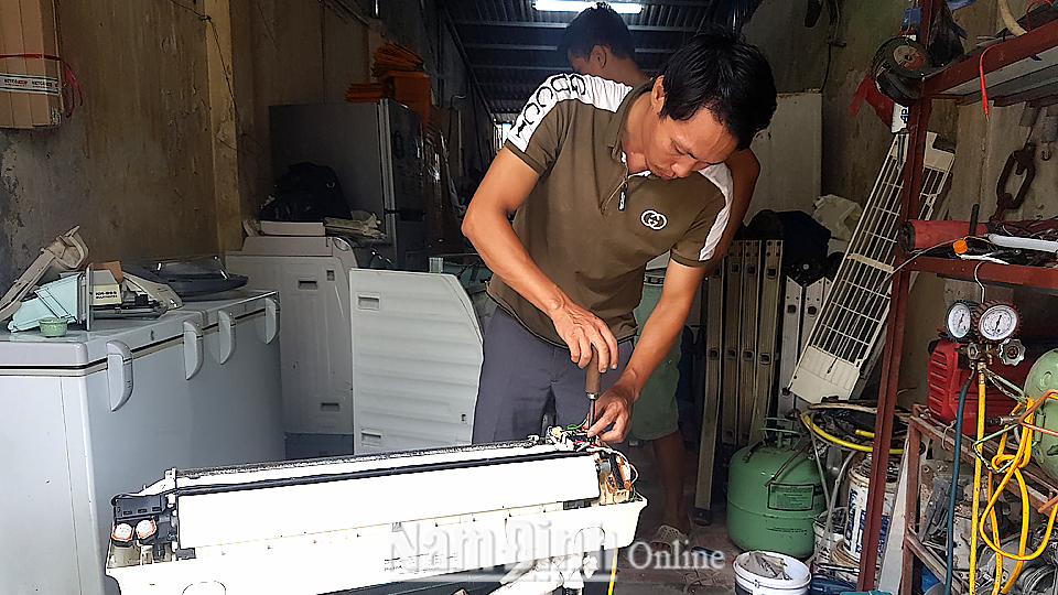 Nghề sửa chữa điện lạnh mùa nắng nóng