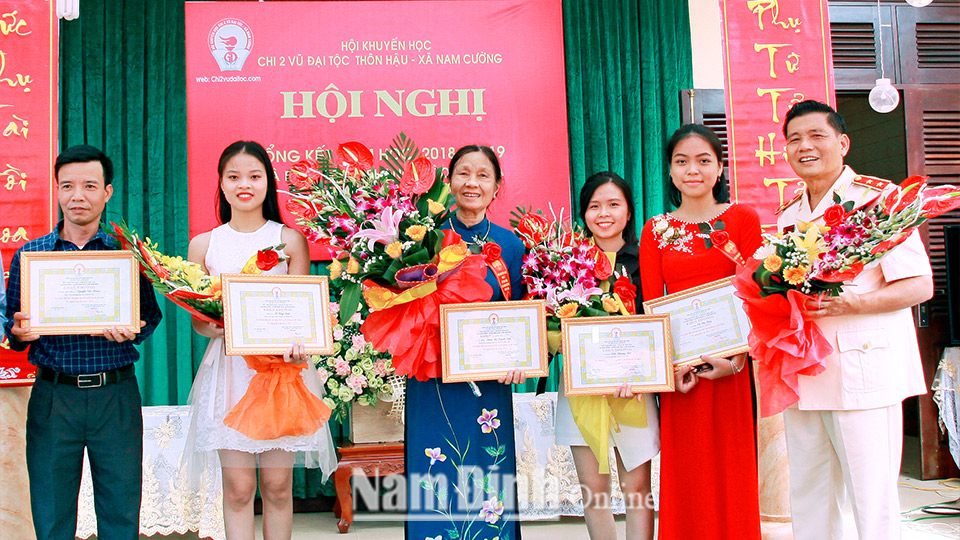 Những "Mạnh Thường Quân" trong phong trào khuyến học, khuyến tài