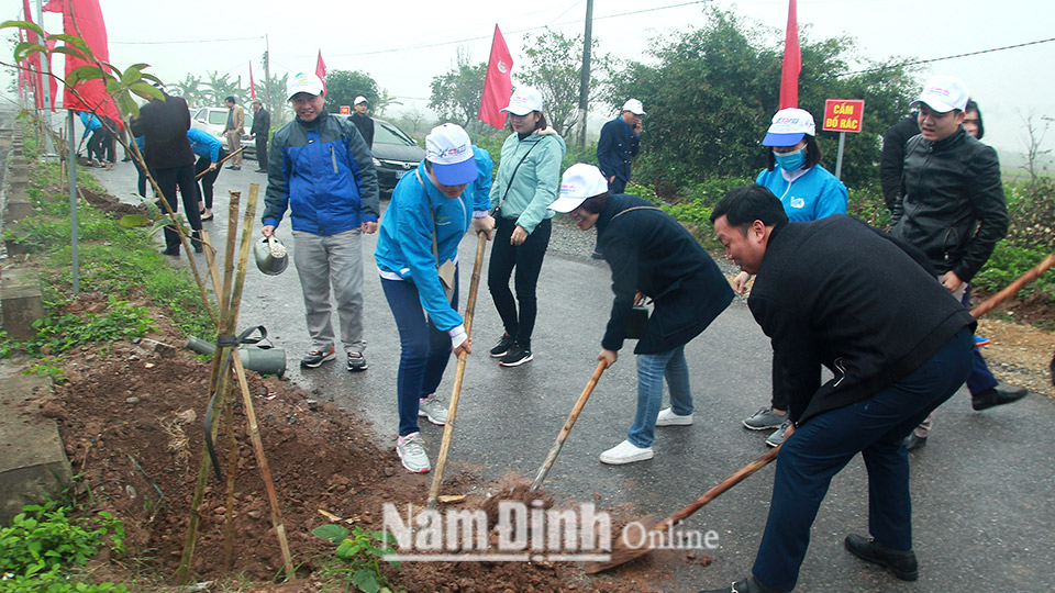 Tuổi trẻ hướng về biển, đảo quê hương