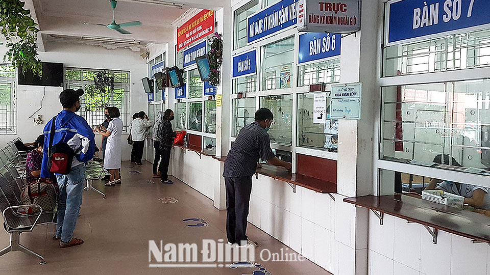 Đẩy nhanh tiến độ thực hiện thanh toán viện phí, học phí qua ngân hàng