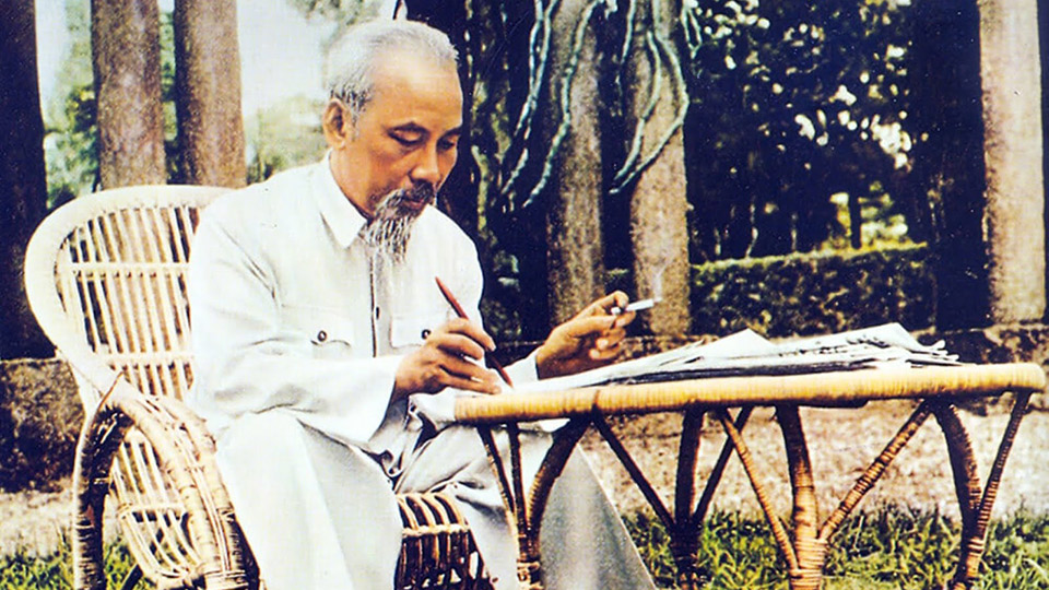 Tư tưởng Hồ Chí Minh về thi đua yêu nước - Giá trị lý luận và thực tiễn