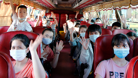 Đón 104 công dân từ Đà Nẵng về cách ly tại gia đình