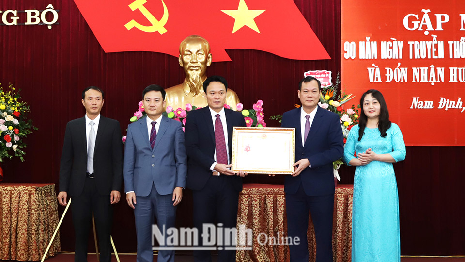 Văn phòng Tỉnh ủy gặp mặt kỷ niệm 90 năm ngày truyền thống và đón nhận Huân chương Lao động hạng Nhất