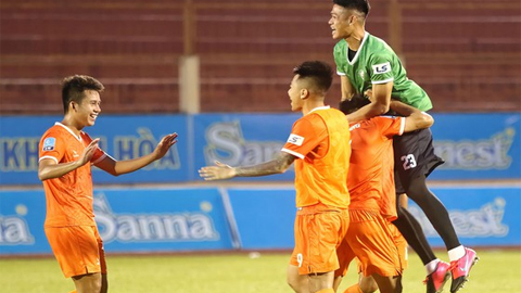 Đua thăng hạng V-League: Khi cơ trao tay đội bóng đất Võ