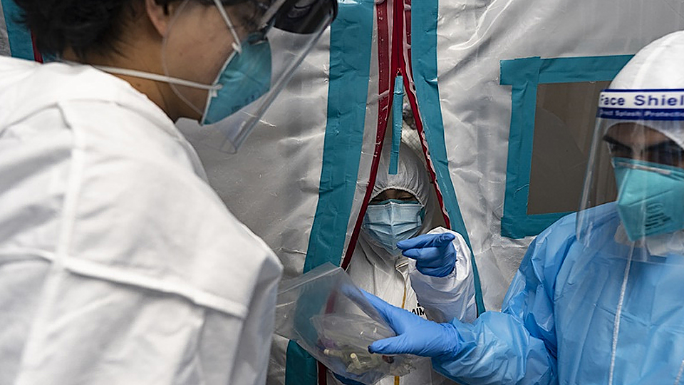 Số người nhập viện do Covid-19 tại Mỹ cao kỷ lục